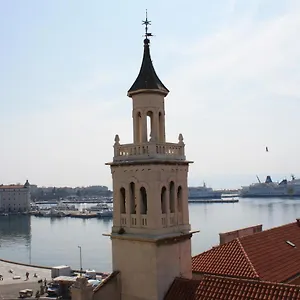 Of The Tops Center Apartment, Sea View In Town Appartement